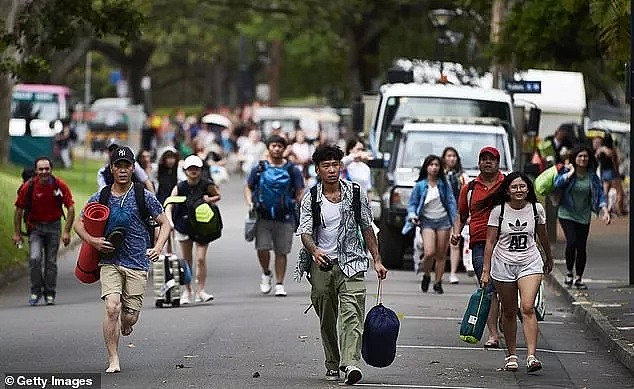 中途华人大撤离，悉尼跨年夜彻底嗨翻！史上最震撼烟火惊艳世界，2019，在澳洲的我们来了！（组图/视频） - 115