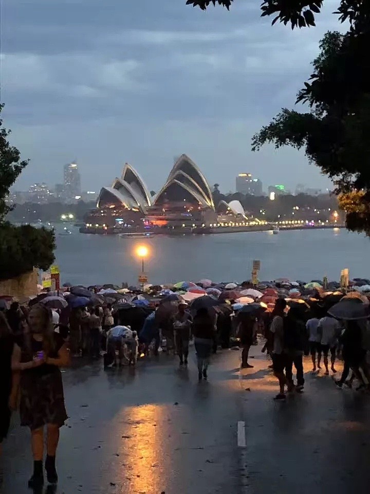 中途华人大撤离，悉尼跨年夜彻底嗨翻！史上最震撼烟火惊艳世界，2019，在澳洲的我们来了！（组图/视频） - 126