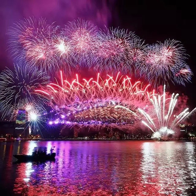 中途华人大撤离，悉尼跨年夜彻底嗨翻！史上最震撼烟火惊艳世界，2019，在澳洲的我们来了！（组图/视频） - 132