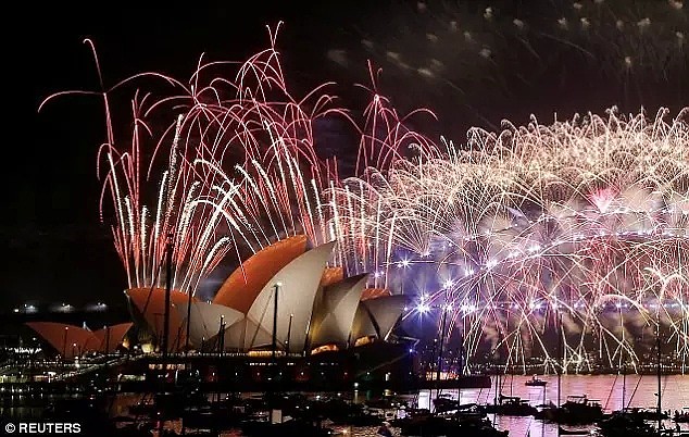 中途华人大撤离，悉尼跨年夜彻底嗨翻！史上最震撼烟火惊艳世界，2019，在澳洲的我们来了！（组图/视频） - 133
