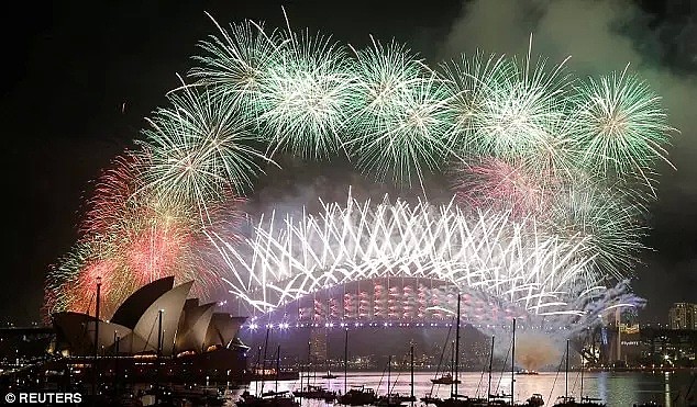 中途华人大撤离，悉尼跨年夜彻底嗨翻！史上最震撼烟火惊艳世界，2019，在澳洲的我们来了！（组图/视频） - 134