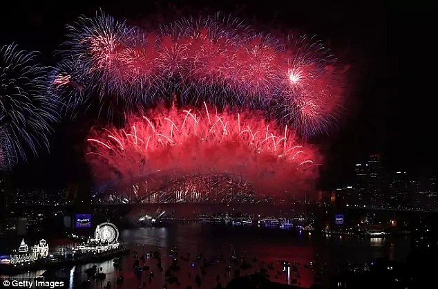 中途华人大撤离，悉尼跨年夜彻底嗨翻！史上最震撼烟火惊艳世界，2019，在澳洲的我们来了！（组图/视频） - 135