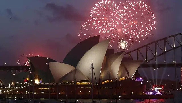 中途华人大撤离，悉尼跨年夜彻底嗨翻！史上最震撼烟火惊艳世界，2019，在澳洲的我们来了！（组图/视频） - 142