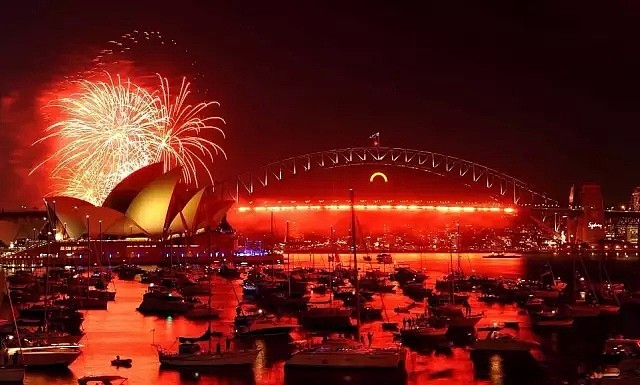 中途华人大撤离，悉尼跨年夜彻底嗨翻！史上最震撼烟火惊艳世界，2019，在澳洲的我们来了！（组图/视频） - 160