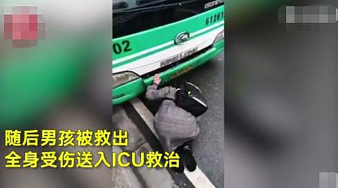 痛心！12岁男孩被公交拖行十余米，母亲拼命拍车窗哭喊求救