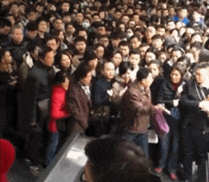 一夫当关，万夫莫开！上海地铁3号线这爷俩真是威武（视频/组图） - 5