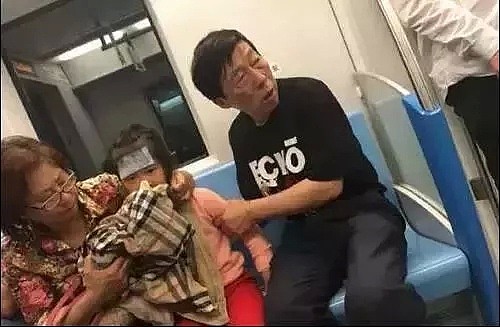 一夫当关，万夫莫开！上海地铁3号线这爷俩真是威武（视频/组图） - 16