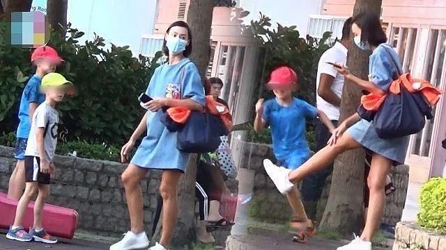 李嘉诚携全家拜祭亡妻，被问梁洛施，李泽楷竟是这种反应（组图） - 11