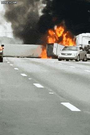7死5儿童身亡！美国特大车祸：学生巴士被货车撞击起火！（视频/组图） - 2