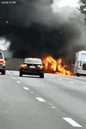 7死5儿童身亡！美国特大车祸：学生巴士被货车撞击起火！（视频/组图） - 3