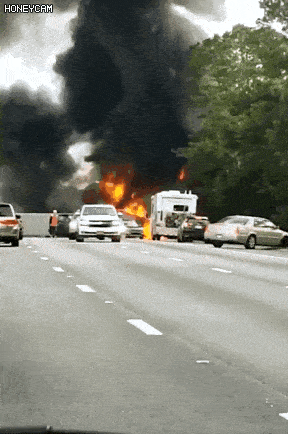 7死5儿童身亡！美国特大车祸：学生巴士被货车撞击起火！（视频/组图） - 4