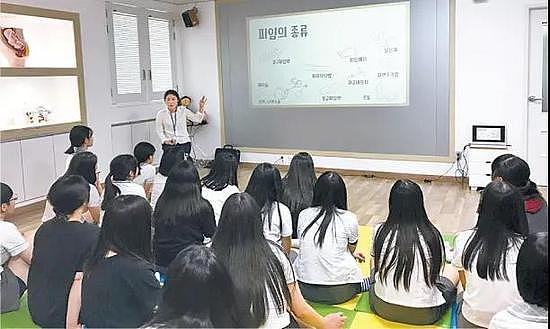 韩国学校的性教育有多“畸形”？家长被迫给孩子报班补习（组图） - 1