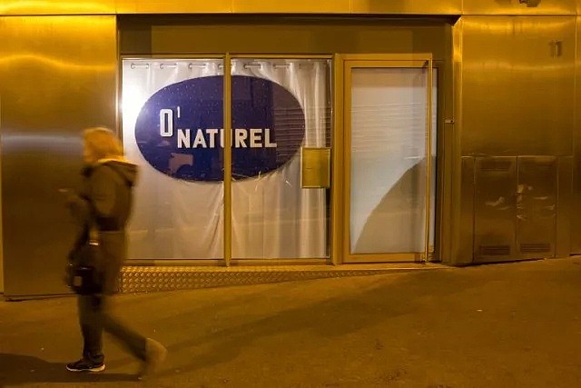 巴黎裸体餐厅鼻祖倒闭了 原因很尴尬（组图） - 14