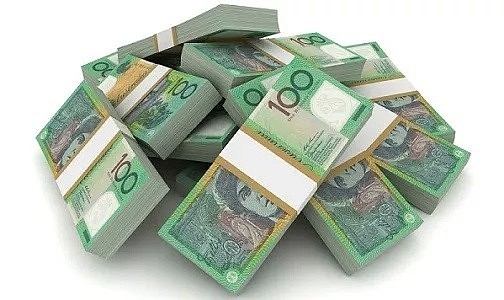 真实澳洲! 一澳洲男子捡到$10000澳元现钞！接下来，他的举动让人... - 1