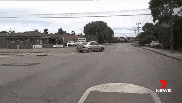 骑车小心！澳媒报道一条钢丝被“人为”横穿在马路中间，澳17岁少年险些丧命。（组图） - 8
