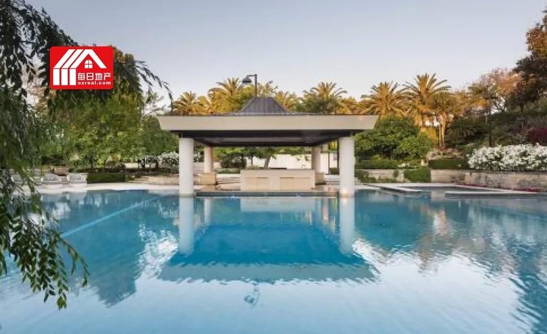 每日地产丨澳洲传奇商人Alan Bond豪华故居降价700万澳元出售 - 1