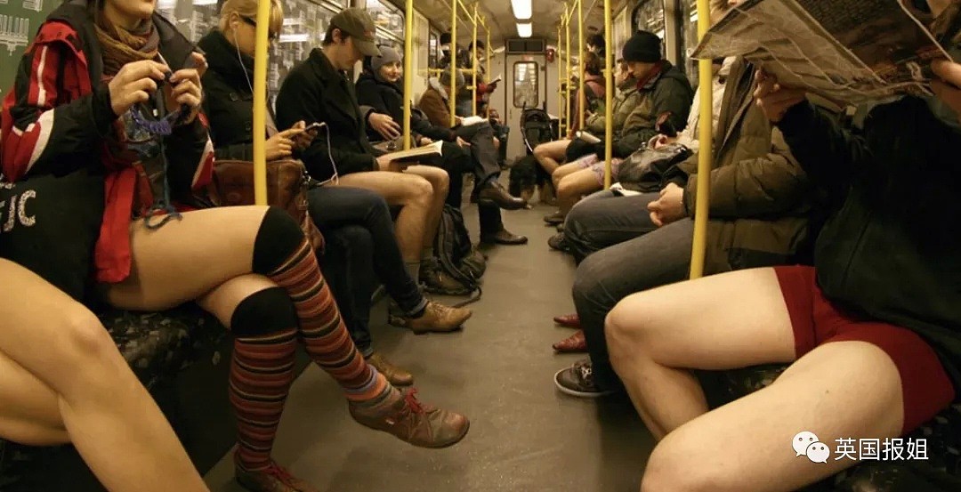 全世界小伙伴都在地铁里一本正经的脱裤子...（组图） - 2