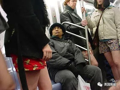 全世界小伙伴都在地铁里一本正经的脱裤子...（组图） - 18