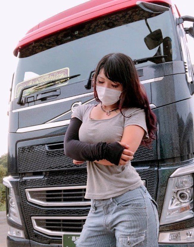 日本一“胸”狠的辣妹 职业竟是大卡车司机（组图） - 3