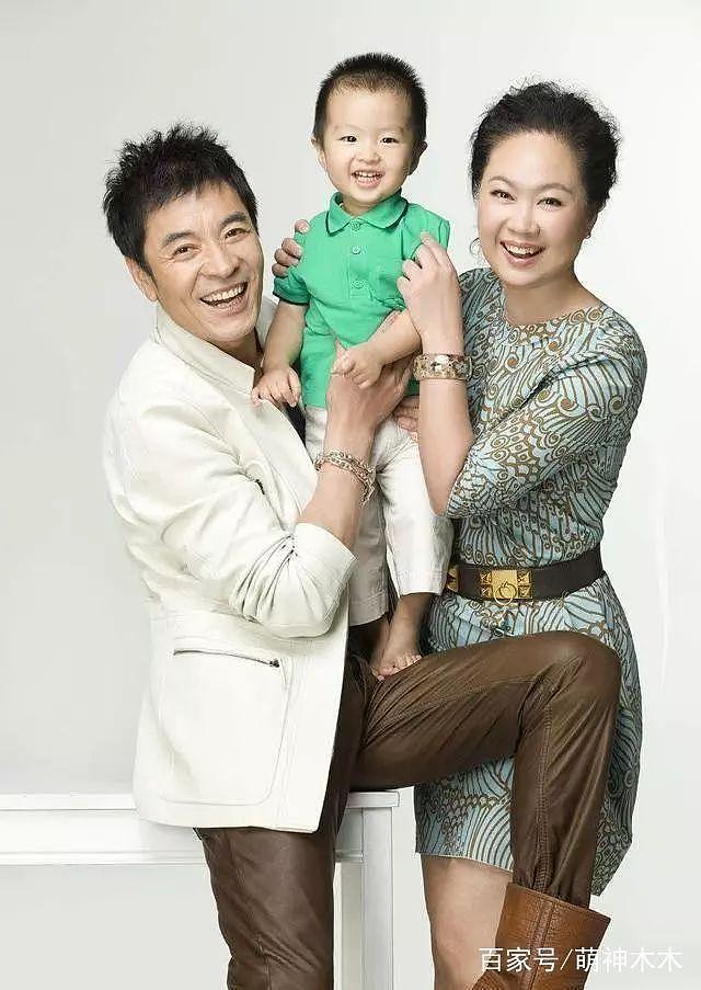 杨幂曾坐他腿上拍戏，和女演员“父女恋”七年，与化妆师闪婚生子（组图） - 13