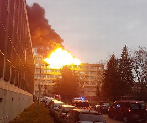 快讯！法国里昂一大学发生大型爆炸 现场黑烟冲天（视频/组图） - 3