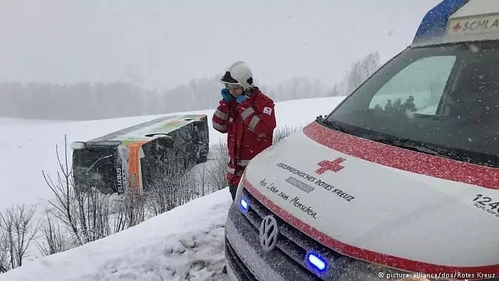 50℃！澳洲连续5天高温！道路融化，蝙蝠伤人，美女妈妈疑热死！而北半球暴风雪袭击，冰火两重天...（组图） - 76