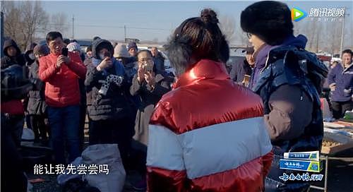 秦岚回农村老家被村民围堵，她的反应太接地气！