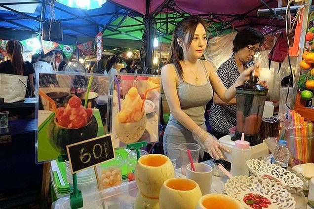 泰国果汁西施吸引网友排队打卡，但现实令人心碎