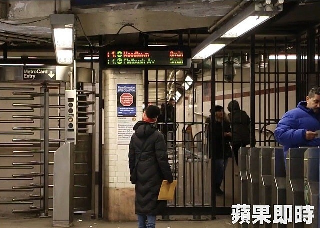 截至去年11月，紐約地鐵的準時率不足7成，紐約大都會運輸署負債估計到2022年擴大至420億美元。胡凱文攝