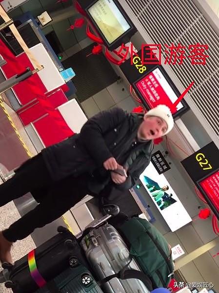 外国游客机场大声辱华，孙坚立马上前理论并要求致歉，这是中国！