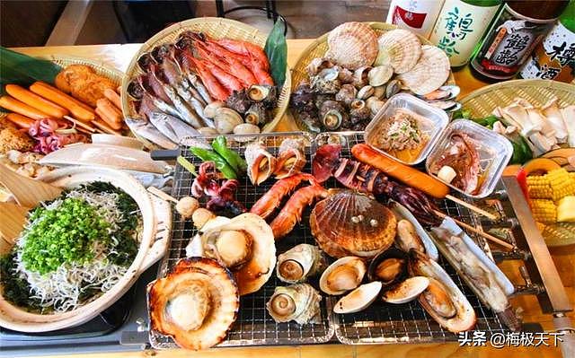 中国游客在日本吃自助餐，专吃海鲜和寿司，老板乐了：都是便宜货