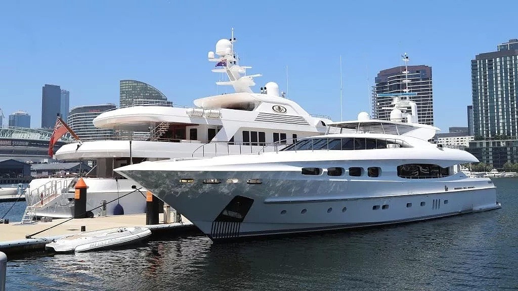 多图！亿万富豪$7000万游艇停Docklands，市民纷纷打卡 - 1