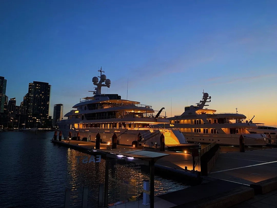 多图！亿万富豪$7000万游艇停Docklands，市民纷纷打卡 - 2