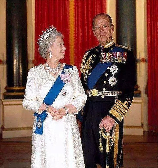 拉高整个王室颜值，唯一敢当面骂女王背后送绿帽的男人，都97了可悠着点吧！ - 30