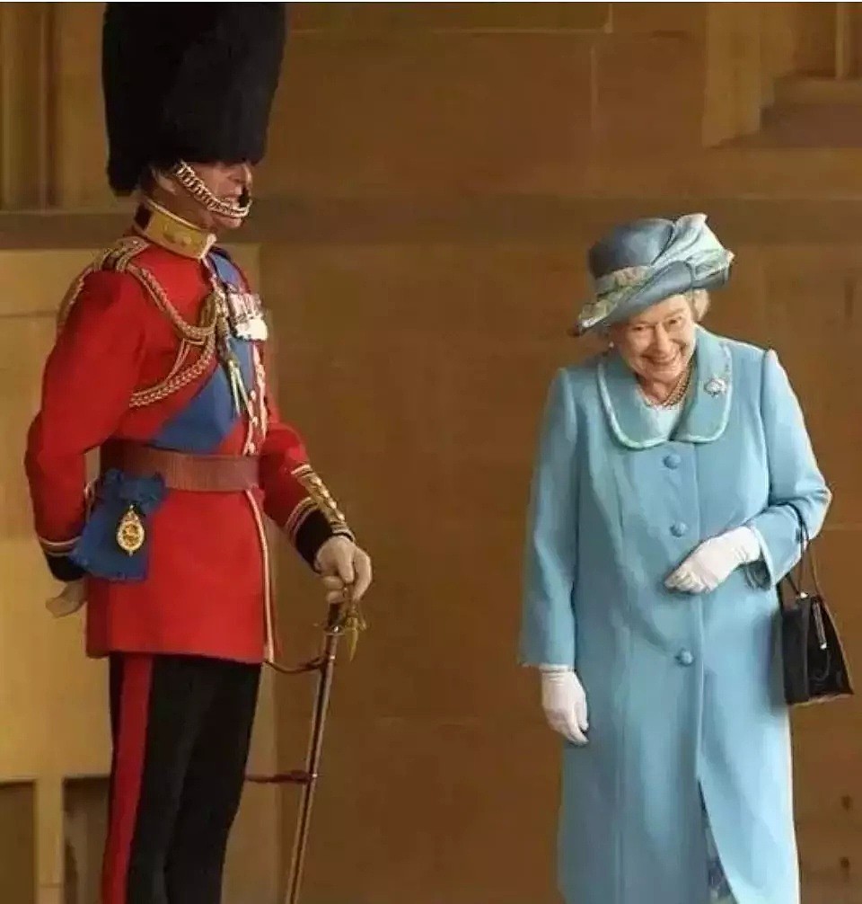 拉高整个王室颜值，唯一敢当面骂女王背后送绿帽的男人，都97了可悠着点吧！ - 34