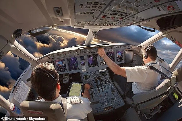 也是心大！澳航飞行员们严重缺觉边开飞机边打瞌睡 一天睡眠不足5个小时 - 6