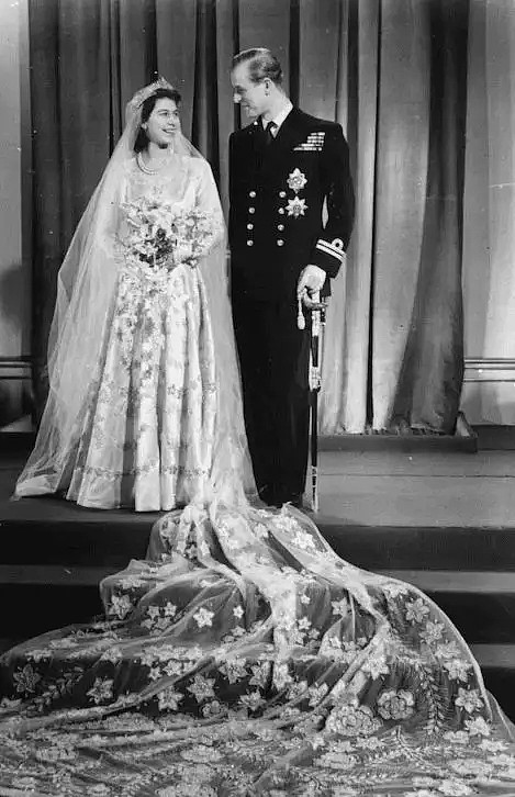 英国皇室婚纱大盘点，竟然有人敢比女王还大牌！（组图） - 17