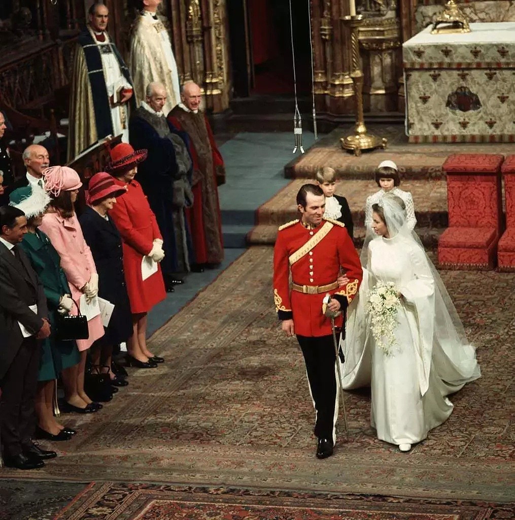 英国皇室婚纱大盘点，竟然有人敢比女王还大牌！（组图） - 26