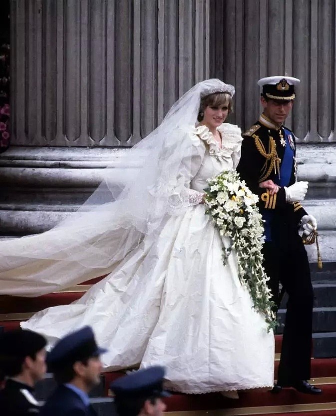 英国皇室婚纱大盘点，竟然有人敢比女王还大牌！（组图） - 28