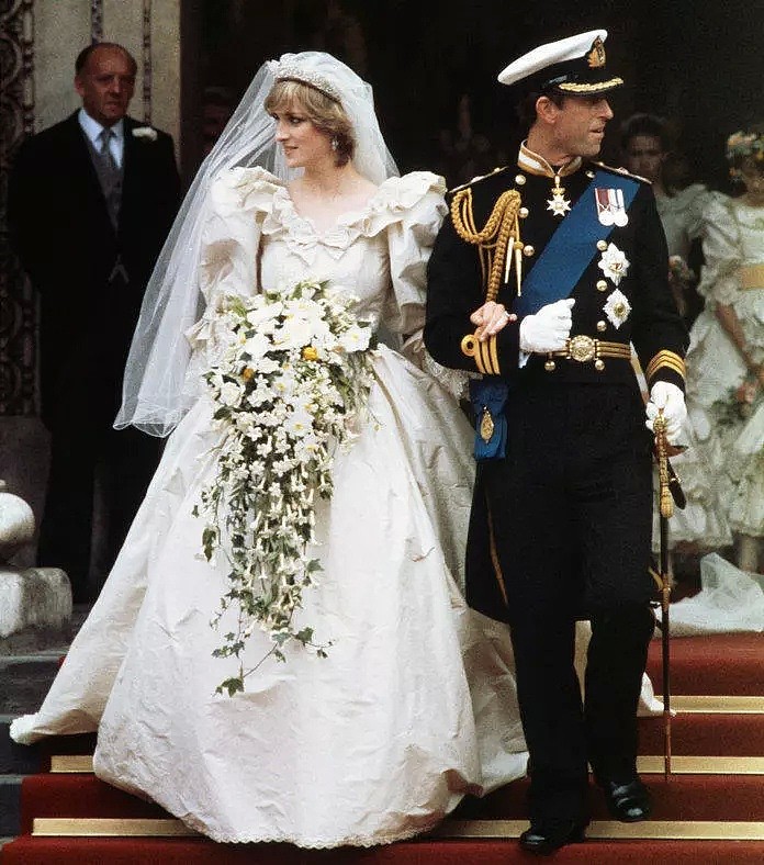 英国皇室婚纱大盘点，竟然有人敢比女王还大牌！（组图） - 29
