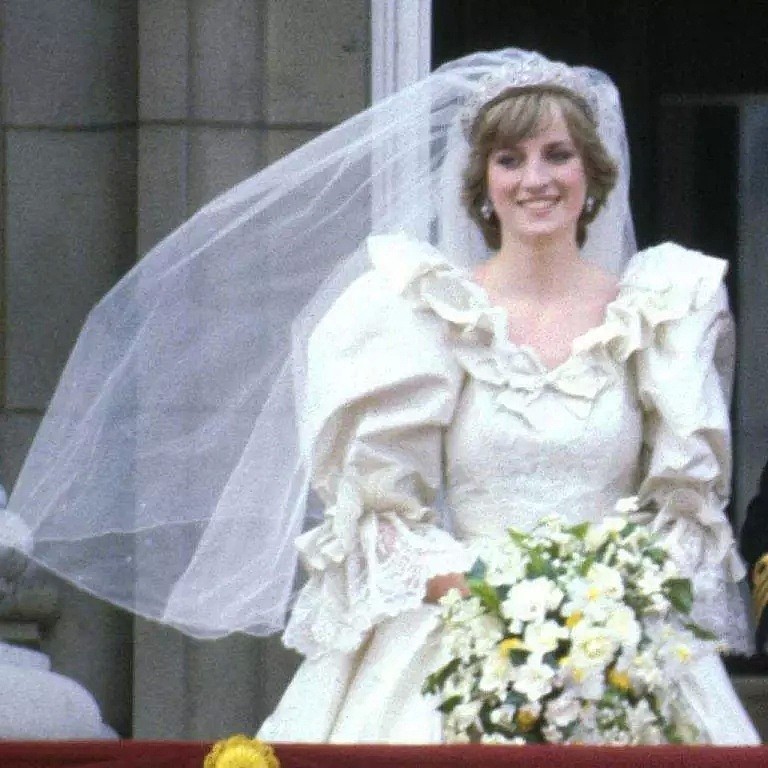 英国皇室婚纱大盘点，竟然有人敢比女王还大牌！（组图） - 33