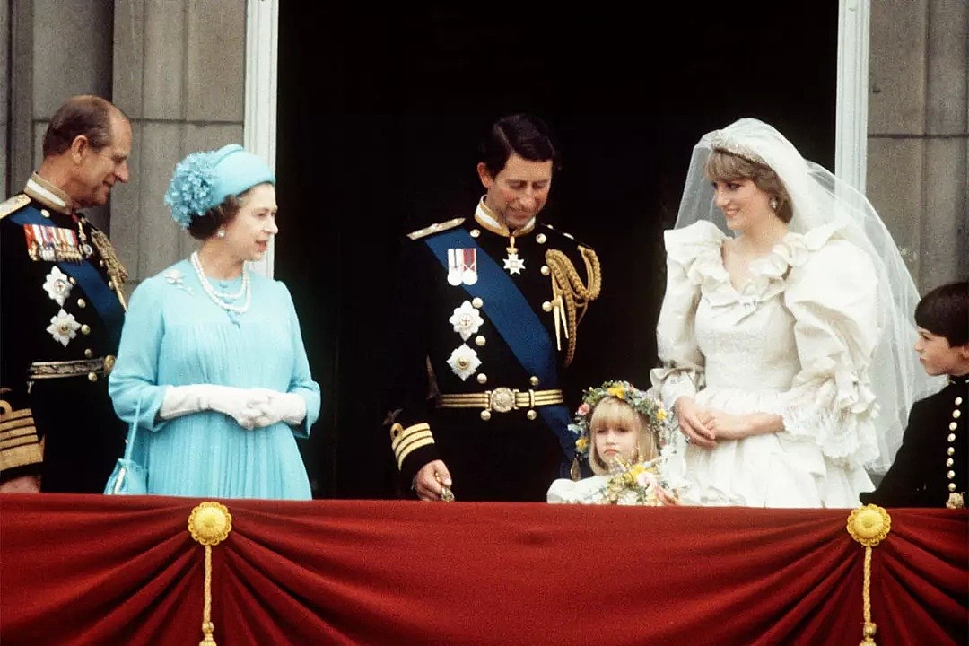 英国皇室婚纱大盘点，竟然有人敢比女王还大牌！（组图） - 35