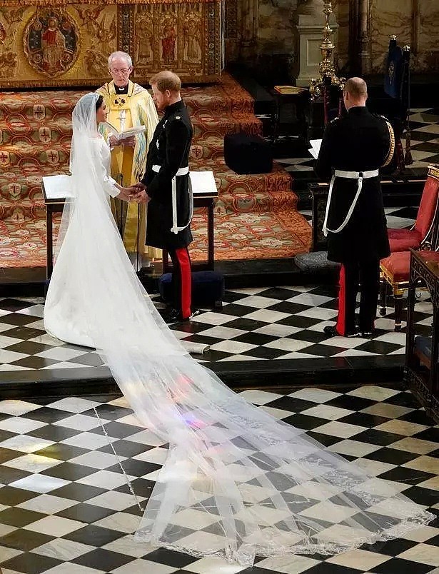 英国皇室婚纱大盘点，竟然有人敢比女王还大牌！（组图） - 53