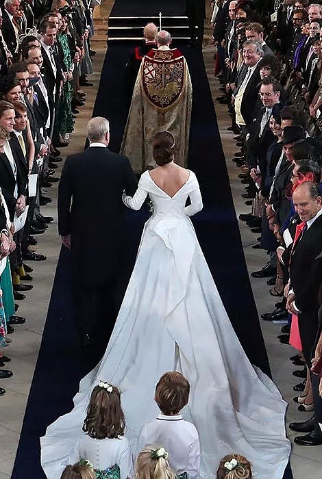 英国皇室婚纱大盘点，竟然有人敢比女王还大牌！（组图） - 58