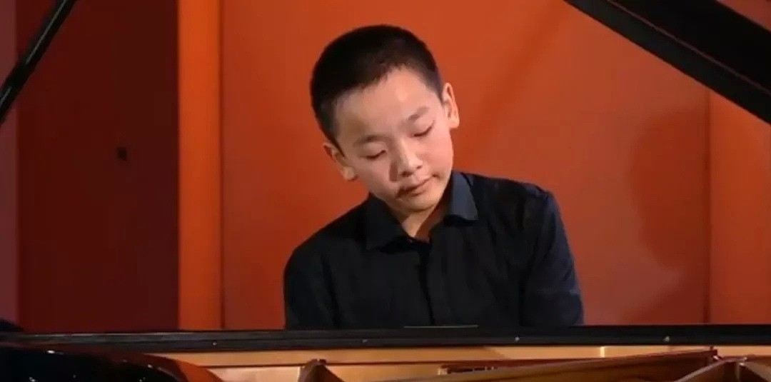 澳洲天才华裔钢琴少年，或成下个“郎朗”！3岁被钢琴大师收徒，11岁获奖过百！年纪虽小，被选为澳洲下一代钢琴接班人！ - 20