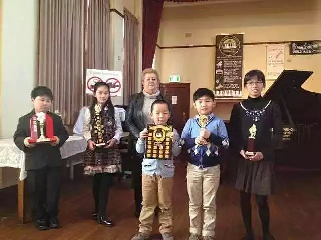 澳洲天才华裔钢琴少年，或成下个“郎朗”！3岁被钢琴大师收徒，11岁获奖过百！年纪虽小，被选为澳洲下一代钢琴接班人！ - 22