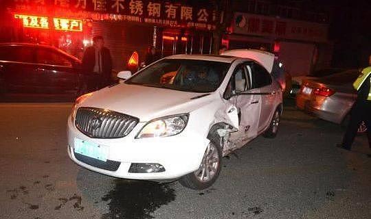 怀孕6个月女司机醉驾连撞四车：喝了一整瓶红酒（组图） - 3