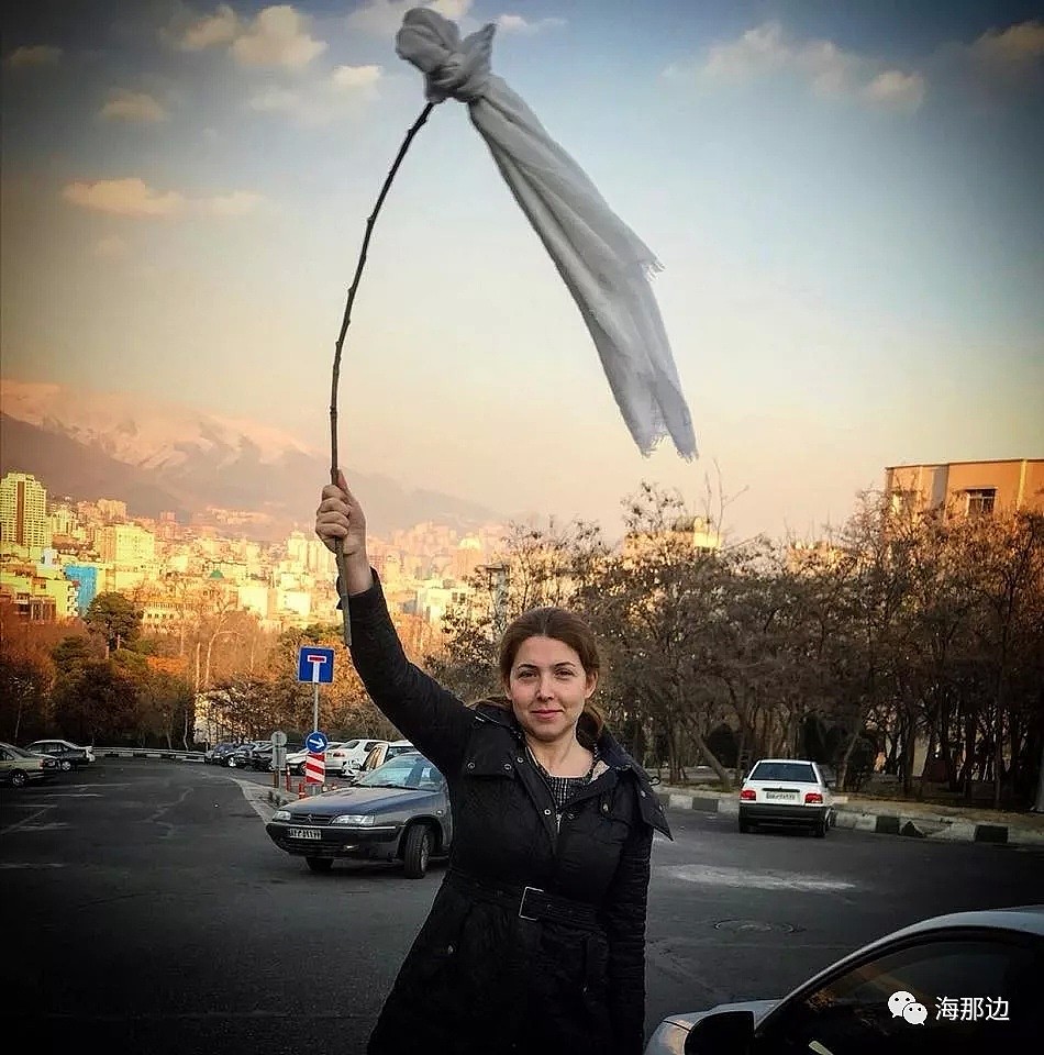 伊朗美女因一块头巾被开除，无奈移民美国，用盛世美颜和棋艺惊艳世界（组图） - 9