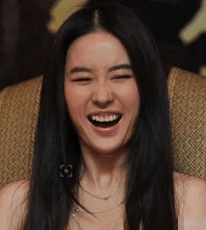 一旦大笑颜值就会崩塌的女星：唐嫣变白百何，刘亦菲也不能幸免！