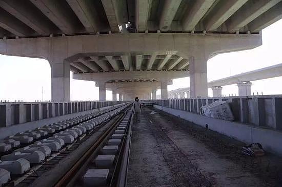 全国最快地铁列车亮相北京 设计时速160公里